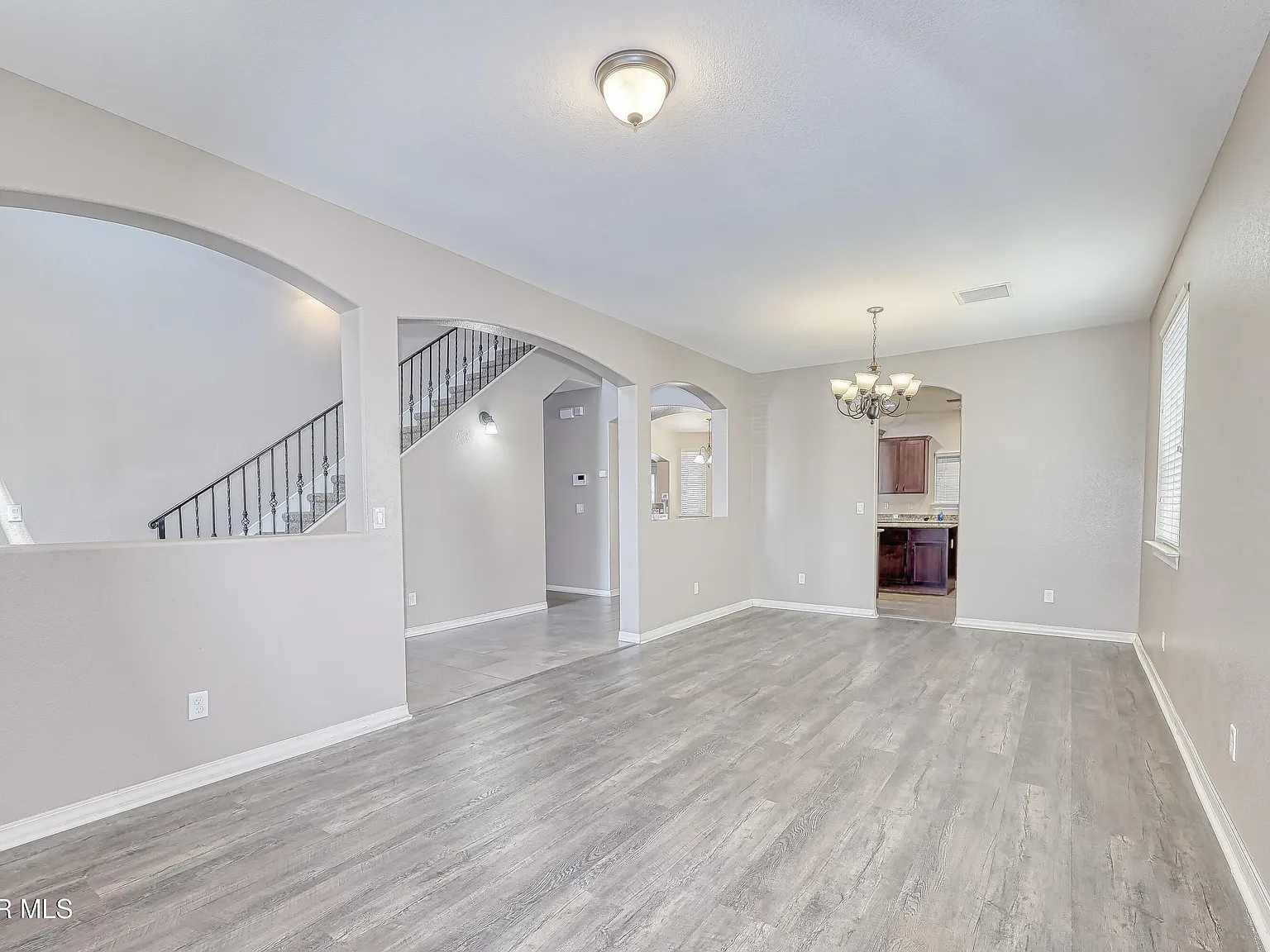 4 bed, 2.5 bath, 2860 sqft, $2,200 — Photo 2