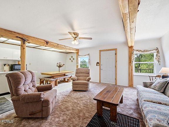 3rd image of 1095 W Acorn Ln