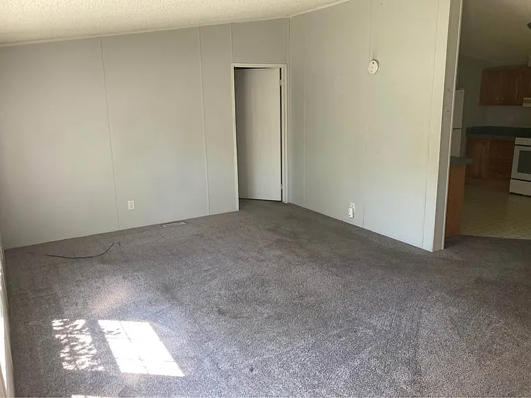 17724 Wayne St — Photo 7