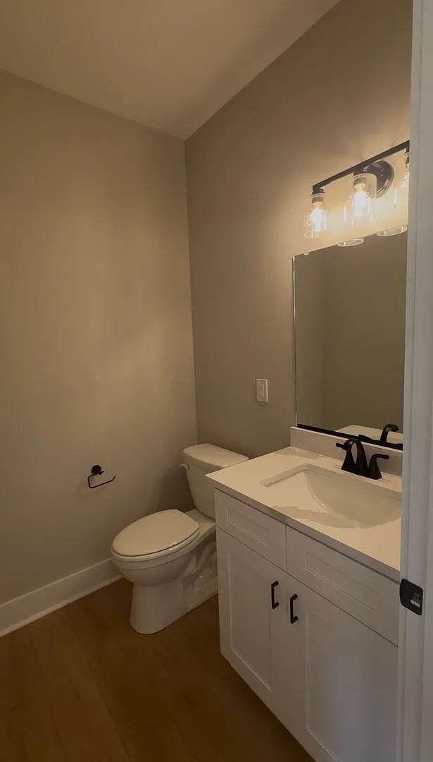 End Unit 2 Bed 2.5 Bath Townhome — Photo 3