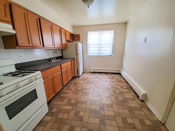 2nd image of 2046 W Chase Ave #1DG