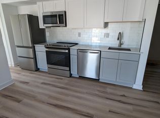 215 N 9th St #3R, Philadelphia, PA 19107