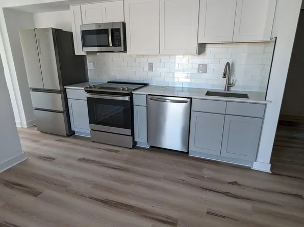 215 N 9th St #3R, Philadelphia, PA 19107