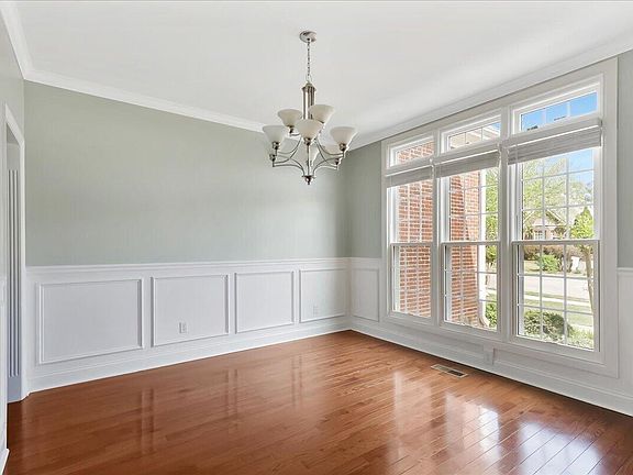 5th image of 1090 Norfolk Green Cir