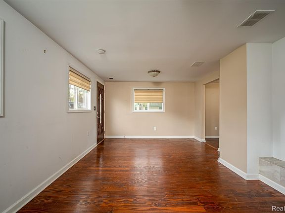 5th image of 7203 Aspen Rd