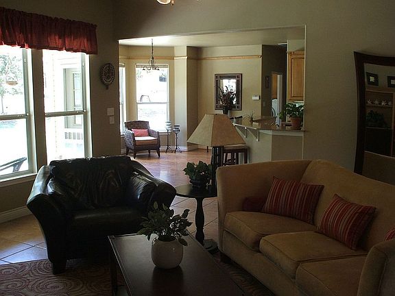 2nd image of 600 W Creek Dr