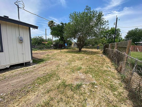 3rd image of 121 Laurel Ave