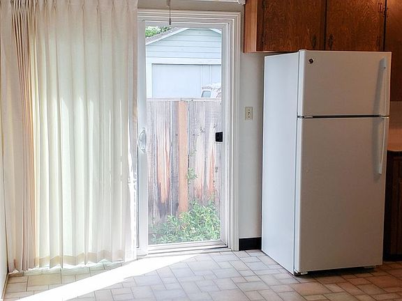 3rd image of 664 Ehrhorn Ave APT 2