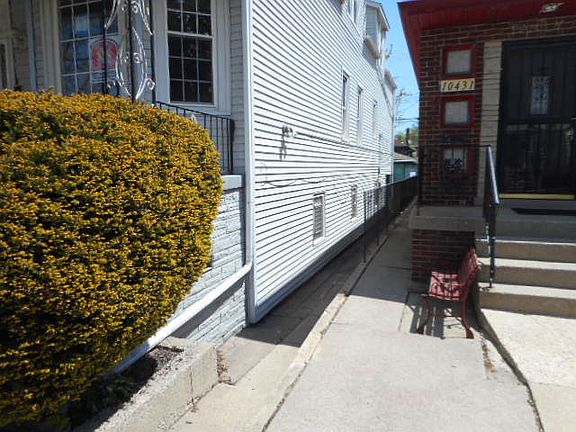 4th image of 10429 S Avenue H