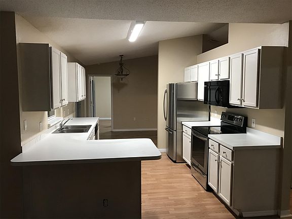 4th image of 637 Dromedary Ct