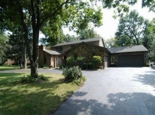 28W041 Timber Ln, West Chicago, IL 60185