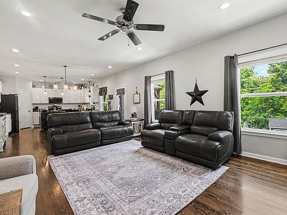 5th image of 4056 Denny Ln