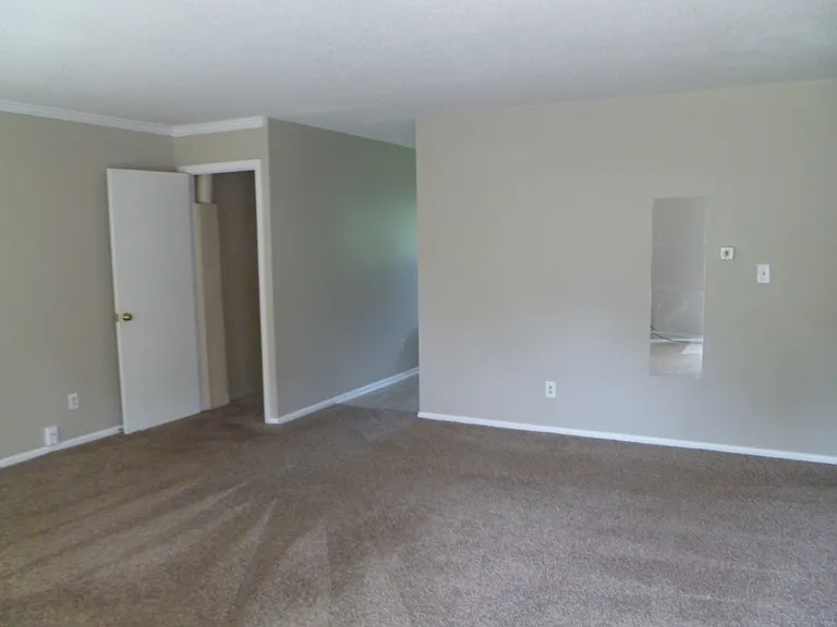 908 E Hereford Ave — Photo 3