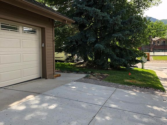Attached 2 car garage