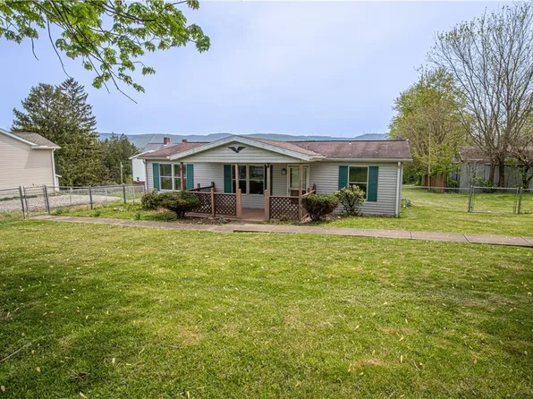 35 Highland Ave, Smithfield, PA 15478