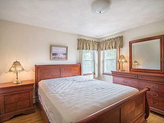 5th image of 81 Belmont Ave