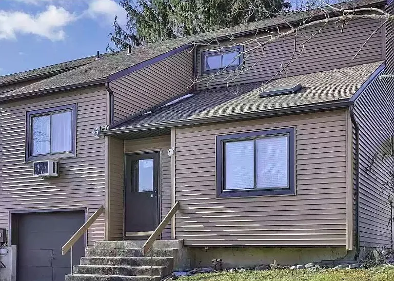 32 Hilltop Cir — Photo 1