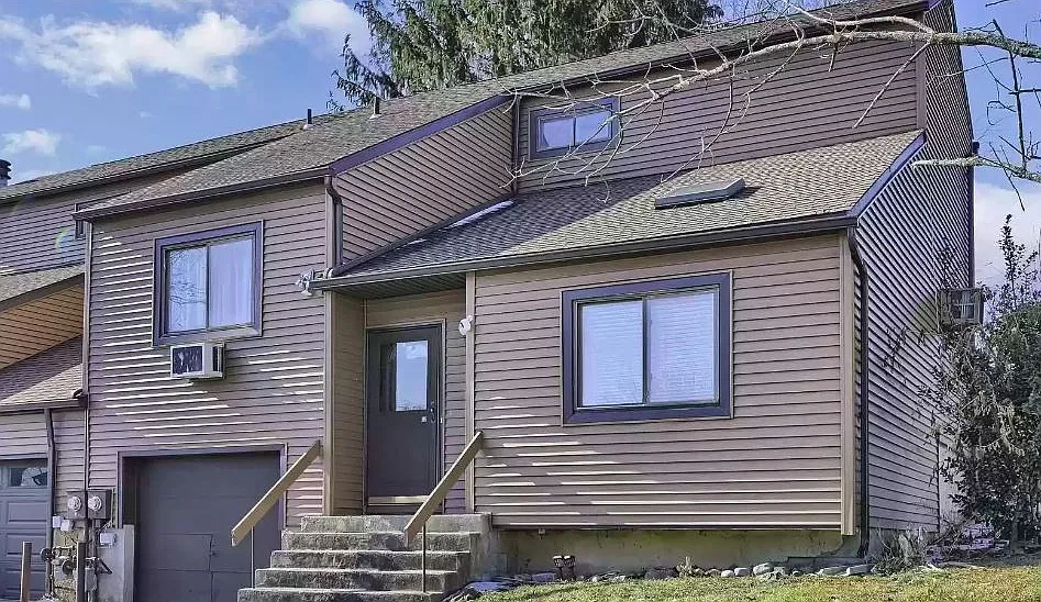32 Hilltop Cir