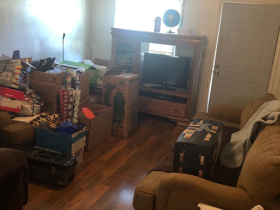2nd image of 2800 Sullivan Gardens Pkwy #1