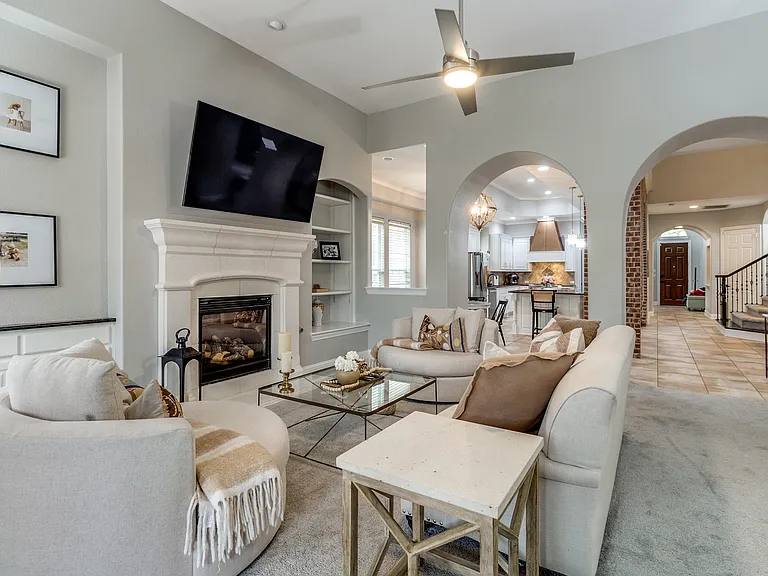 10829 Dixon Branch Dr — Photo 2