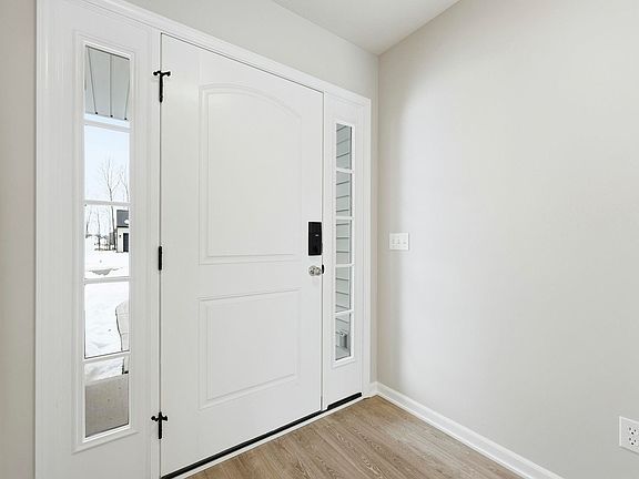 3rd image of 404 Calabria Way