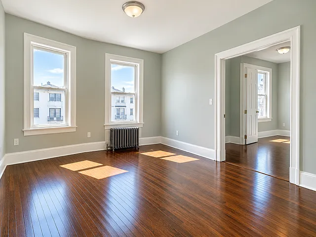 5 bed, 1800 sqft, $4,295 — Photo 4