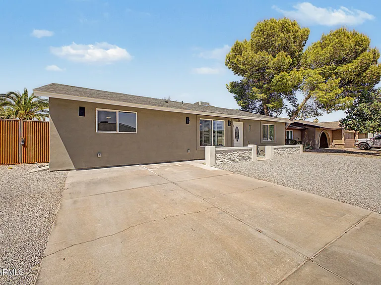 3524 E Angela Dr — Photo 2