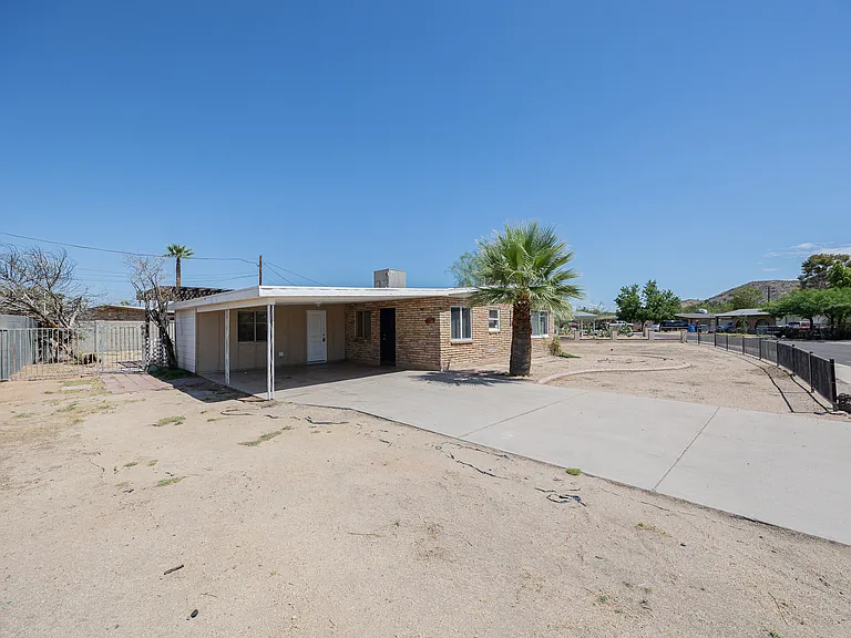 2130 W Cortez St — Photo 1