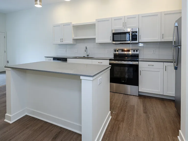 Rivers Edge Apartments — Photo 7