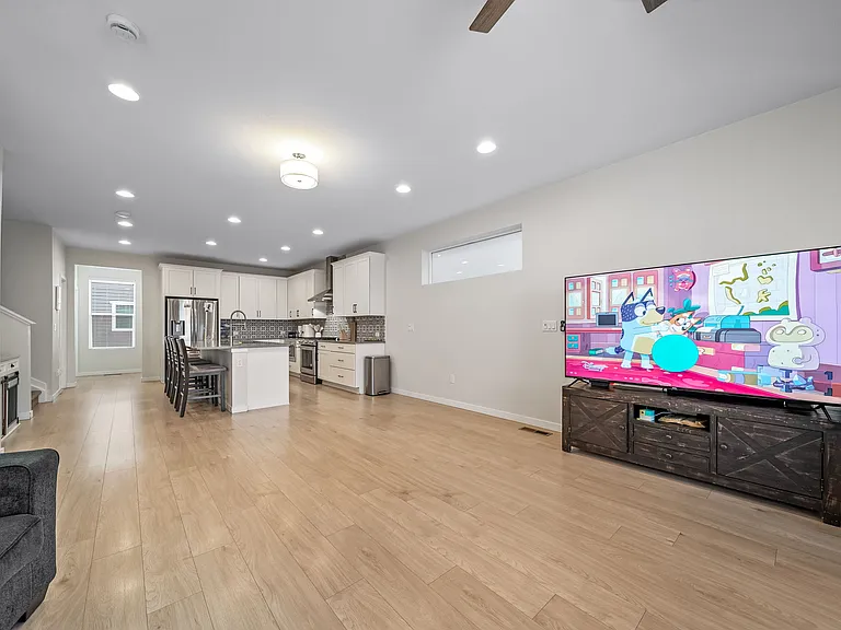 Kitchen & Living