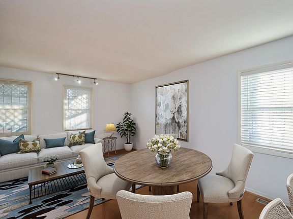3rd image of 4542 N Greenview Ave #4