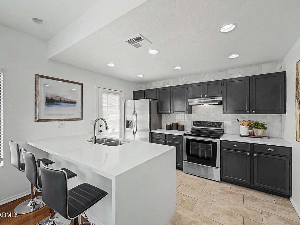 1st image of 1017 E MARYLAND Avenue #108
