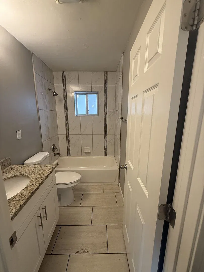 Upgraded 1 Bedroom, 1 Bath! — Photo 3