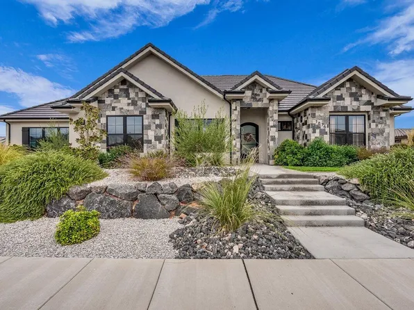 1876 N Mountain View Dr, Washington, UT 84780