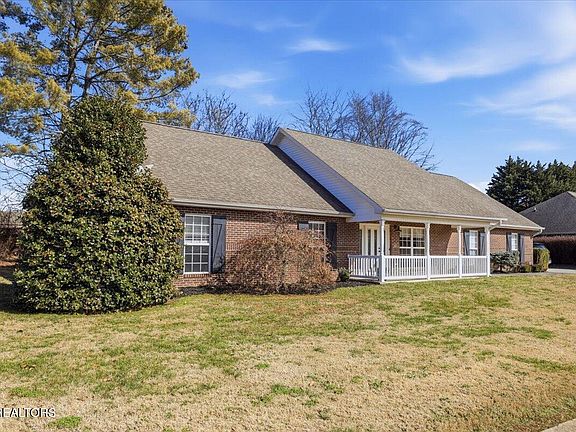 3rd image of 343 Royal Oaks Dr