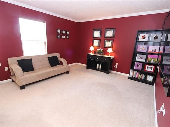 5th image of 120 Holly Hill Dr