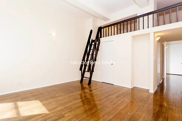 Rented by Mirador Real Estate | media 30