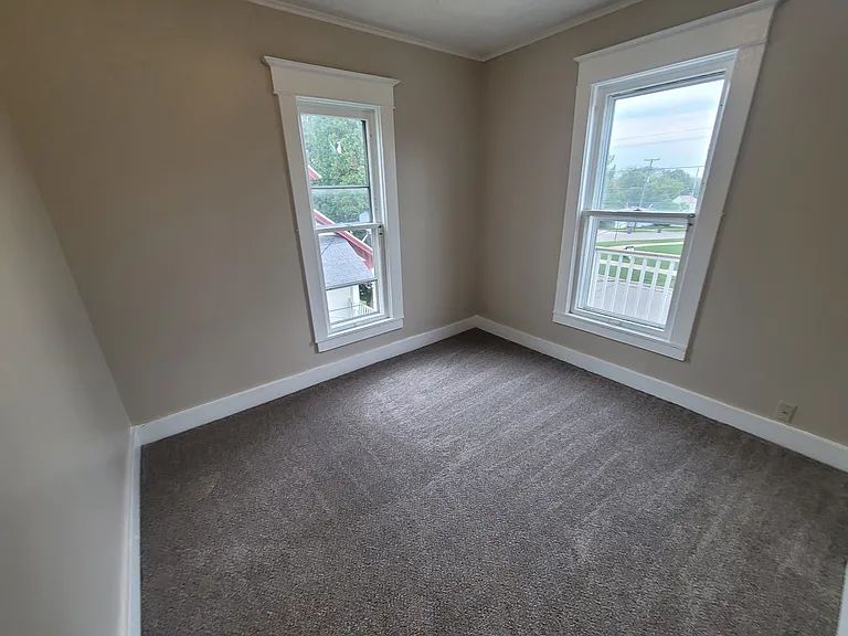1353 Garfield Ave NW — Photo 4