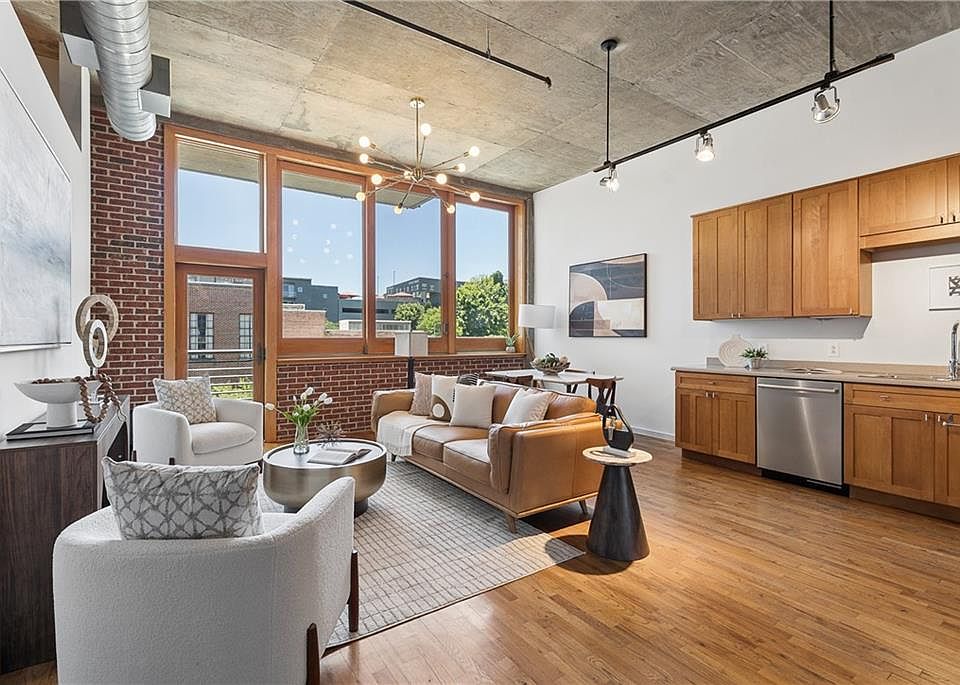 1st image of 660 Glen Iris Dr NE APT 305