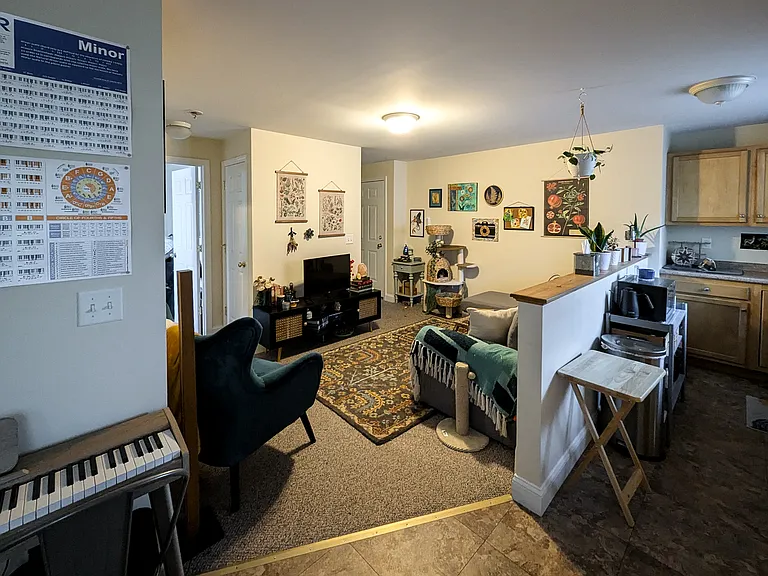 8 Kossuth St #202 — Photo 3
