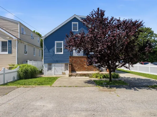 8 5th Street, Bayville, NY 11709