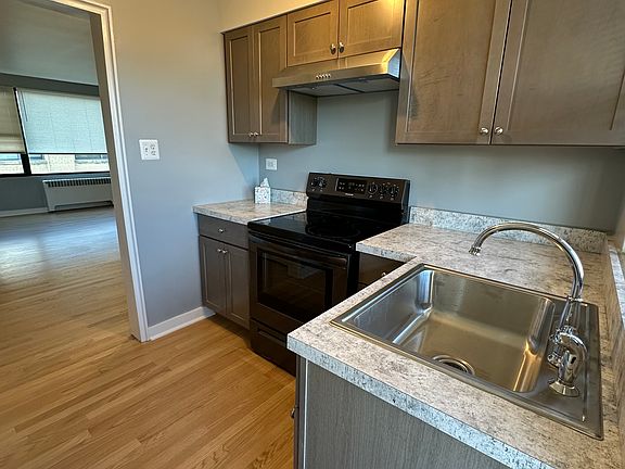 5th image of 6216 N Whipple St APT 3E
