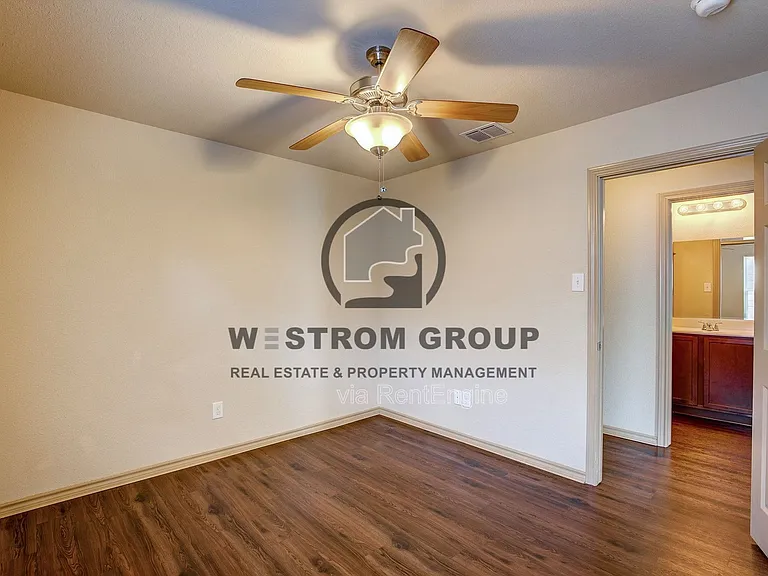 10721 Deauville Dr — Photo 23