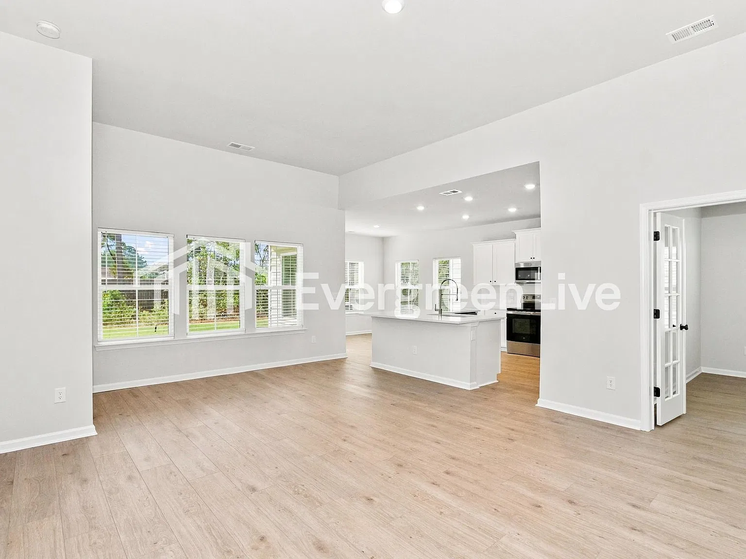 3 bed, 2.0 bath, 1748 sqft, $1,995 — Photo 3