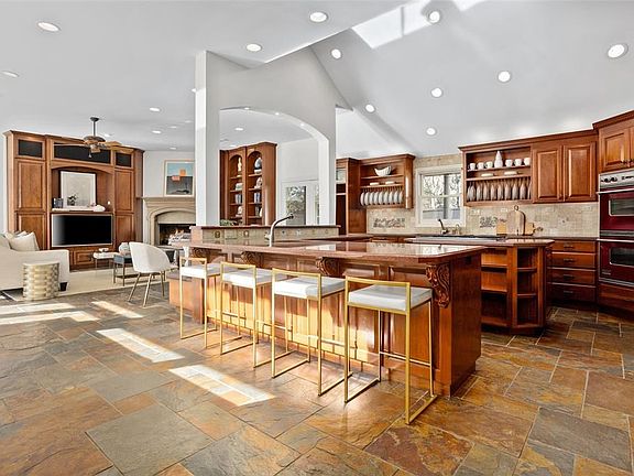 5th image of 3854 Overton Park Dr W