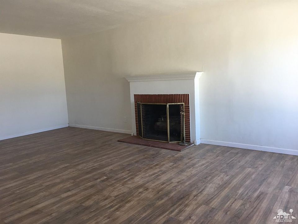 2nd image of 43820 Smurr St