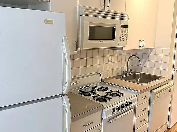 3rd image of 319 E 8th St APT 2B