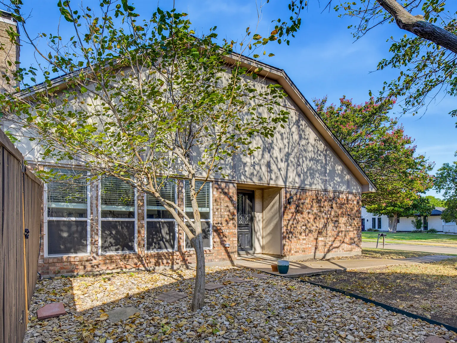 3 bed, 1666 sqft, $2,300 — Photo 3
