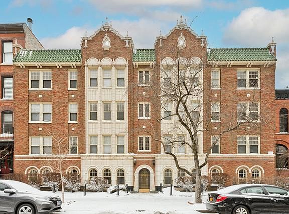 3rd image of 105-1824 N Lincoln Park W #105