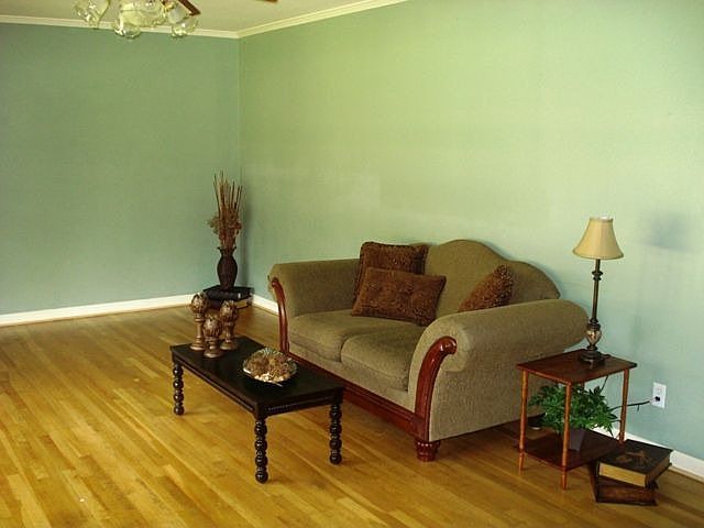 2nd image of 1313 Adell St